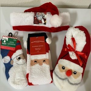 (080) NEW 3 pairs of Santa Clause / Christmas socks & Santa Hat